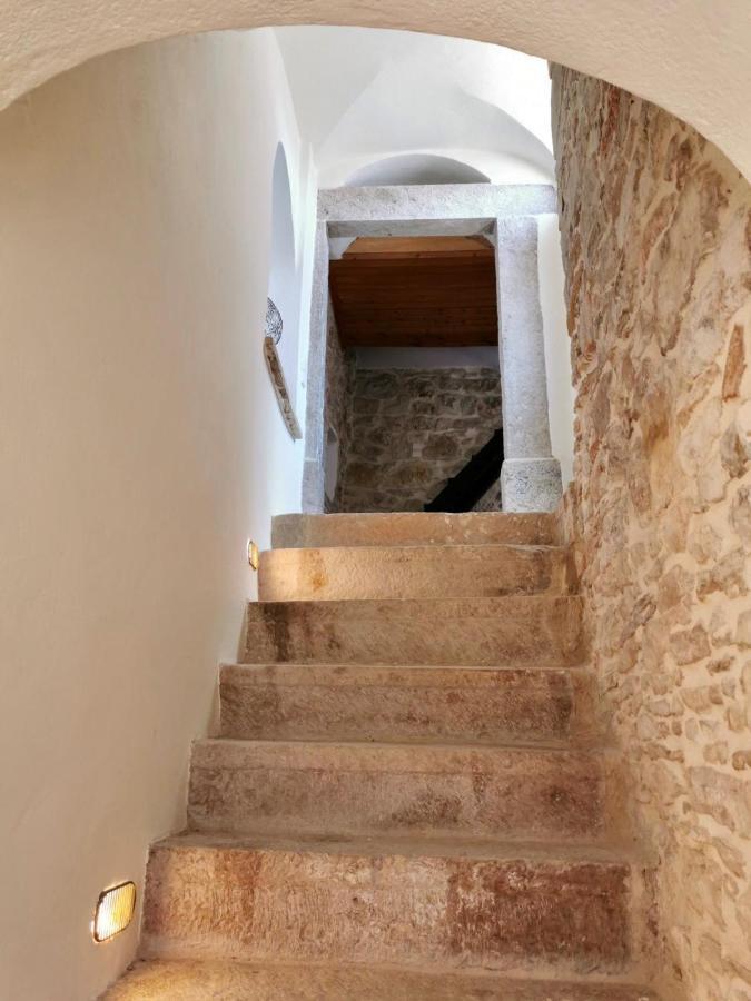 Yi Artistry 1-Bedroom Medieval Holiday House Kalamoti エクステリア 写真
