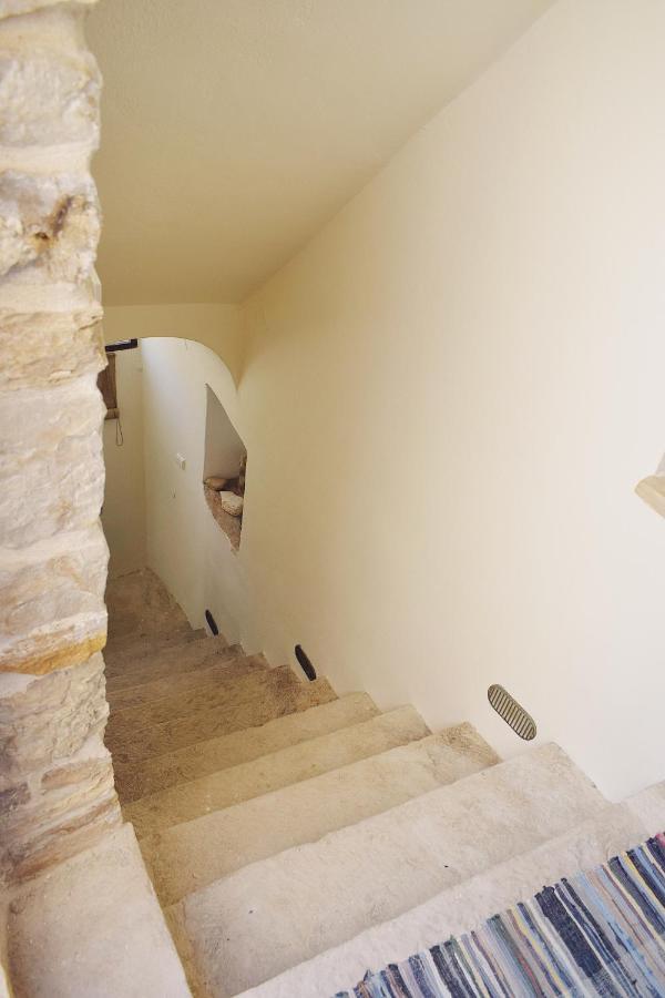 Yi Artistry 1-Bedroom Medieval Holiday House Kalamoti エクステリア 写真