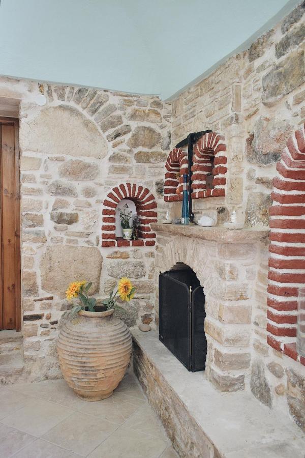 Yi Artistry 1-Bedroom Medieval Holiday House Kalamoti エクステリア 写真