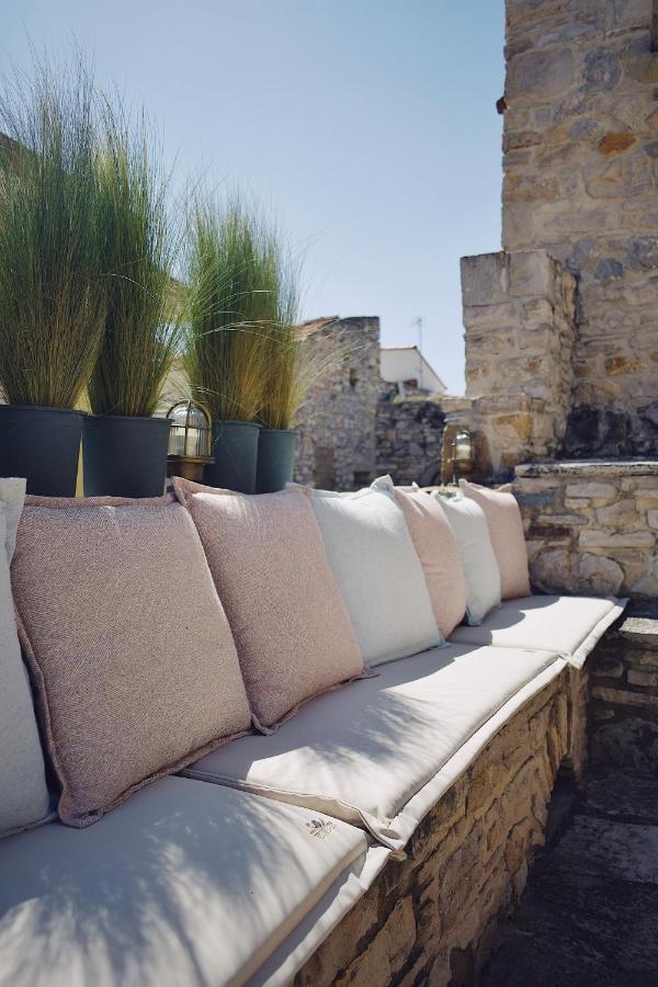 Yi Artistry 1-Bedroom Medieval Holiday House Kalamoti エクステリア 写真