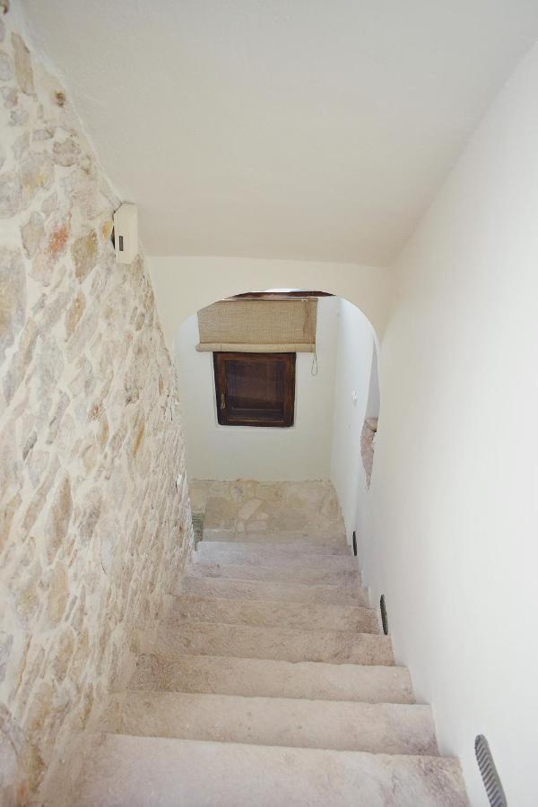 Yi Artistry 1-Bedroom Medieval Holiday House Kalamoti エクステリア 写真