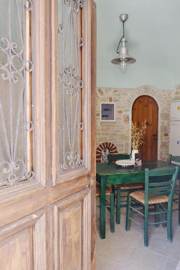 Yi Artistry 1-Bedroom Medieval Holiday House Kalamoti エクステリア 写真