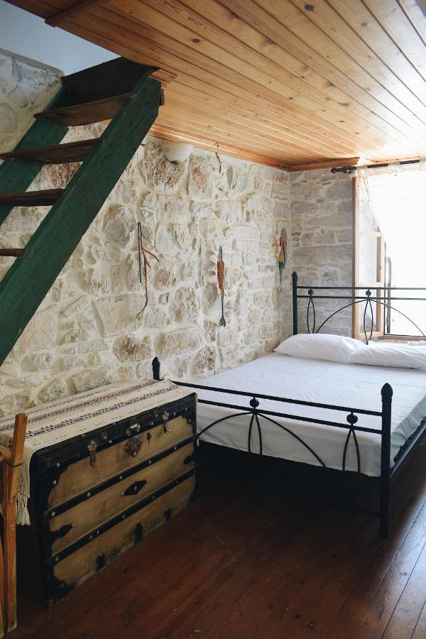 Yi Artistry 1-Bedroom Medieval Holiday House Kalamoti エクステリア 写真