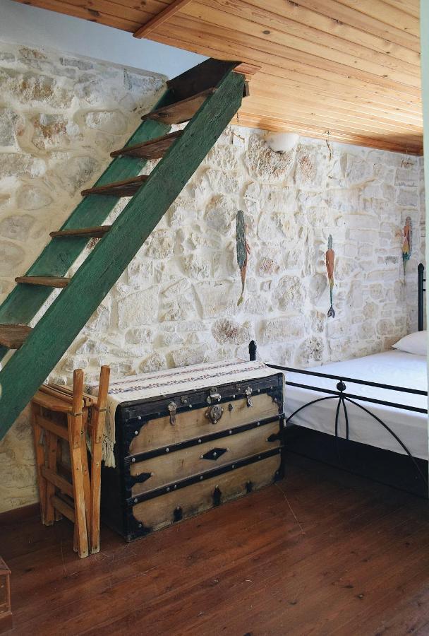 Yi Artistry 1-Bedroom Medieval Holiday House Kalamoti エクステリア 写真