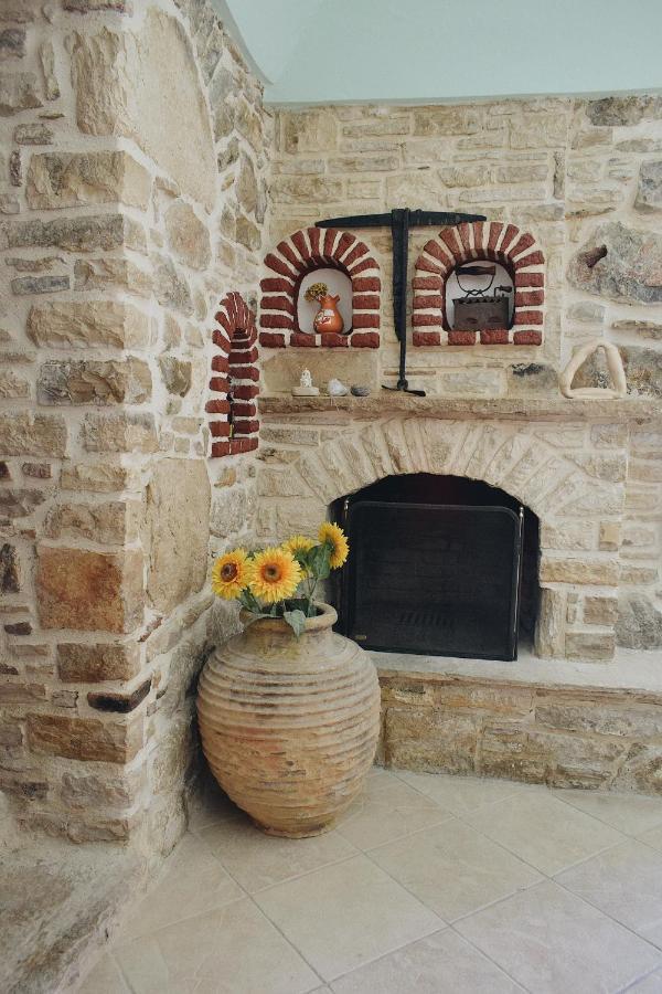 Yi Artistry 1-Bedroom Medieval Holiday House Kalamoti エクステリア 写真