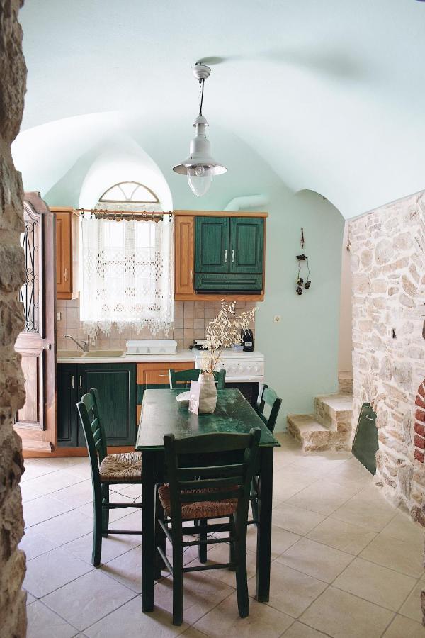Yi Artistry 1-Bedroom Medieval Holiday House Kalamoti エクステリア 写真