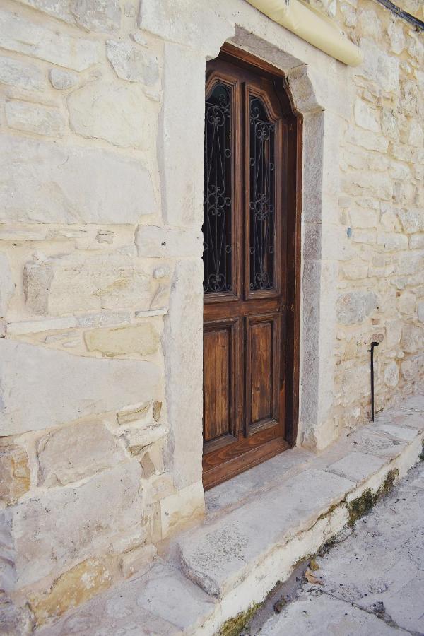 Yi Artistry 1-Bedroom Medieval Holiday House Kalamoti エクステリア 写真