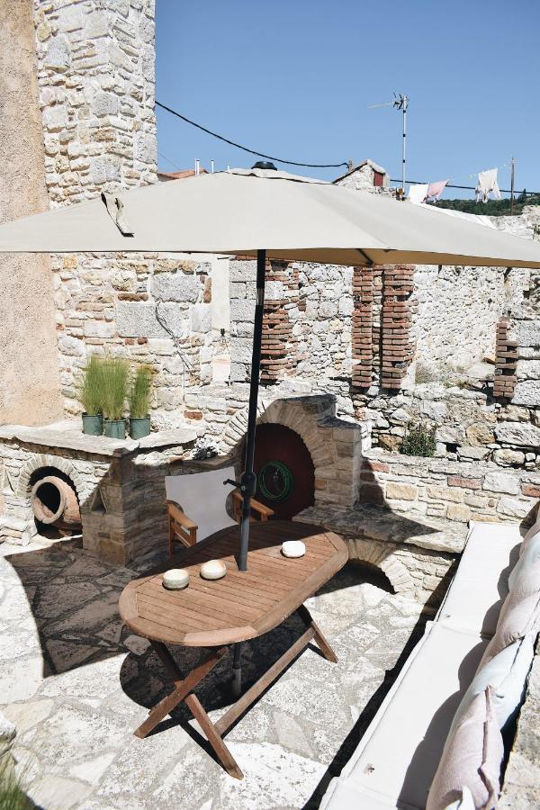 Yi Artistry 1-Bedroom Medieval Holiday House Kalamoti エクステリア 写真
