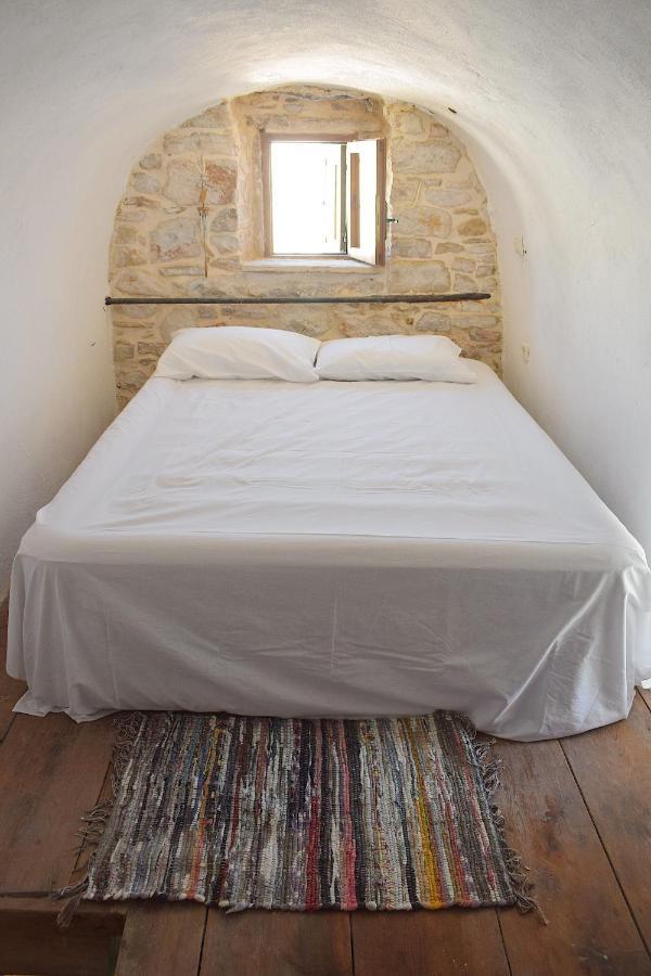 Yi Artistry 1-Bedroom Medieval Holiday House Kalamoti エクステリア 写真