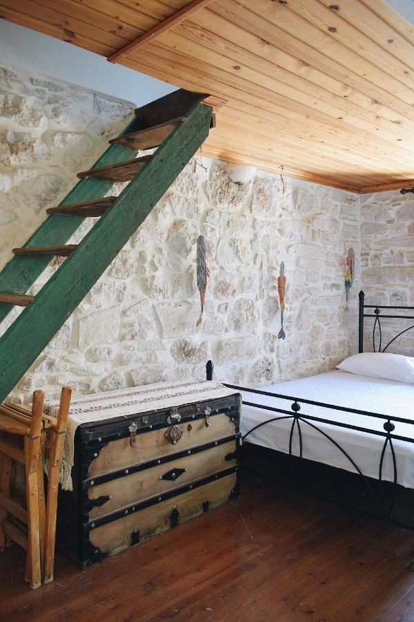 Yi Artistry 1-Bedroom Medieval Holiday House Kalamoti エクステリア 写真